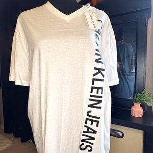 Calvin Klein Mens V-Neck T- Shirt